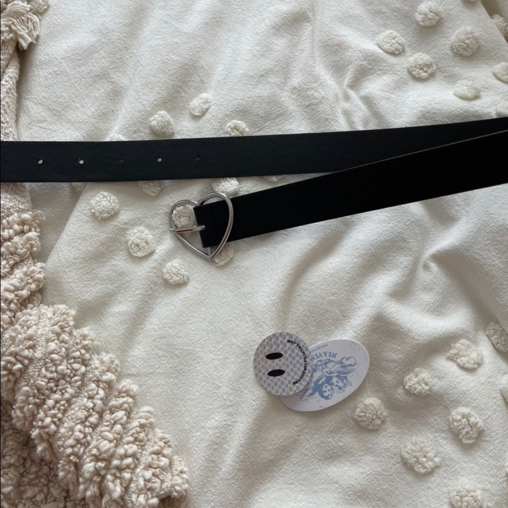 brandy melville heart belt